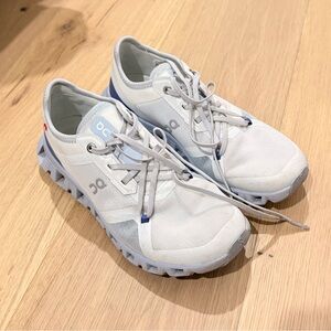 ON Running White Sneakers Size 7,5